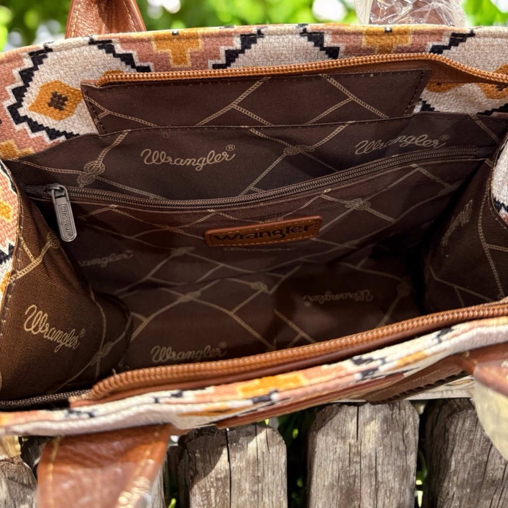 NWT Wrangler Aztec Tote Bag For Women - Picture 2 of 2